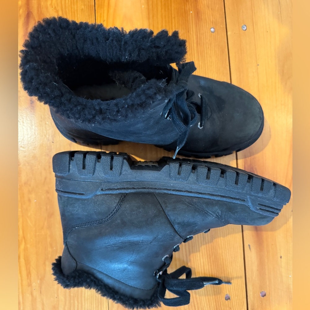 UGG Black Shearling Fur-Lined Ankle Boots size 9